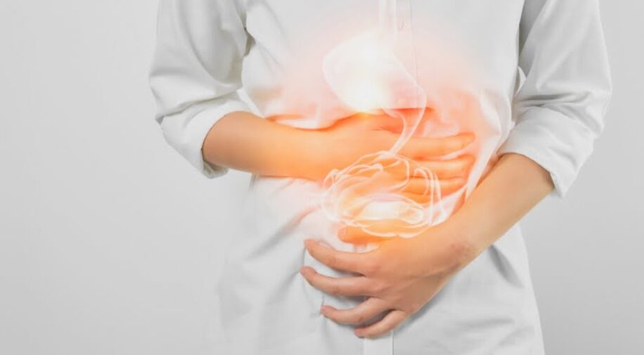 O câncer de estômago continua sendo uma doença relevante em todo o mundo, especialmente porque seus sintomas iniciais costumam ser discretos ou confundidos com problemas digestivos comuns. Conhecer os fatores de risco, realizar acompanhamento médico quando necessário e valorizar sintomas persistentes são atitudes que podem contribuir para um diagnóstico mais precoce.